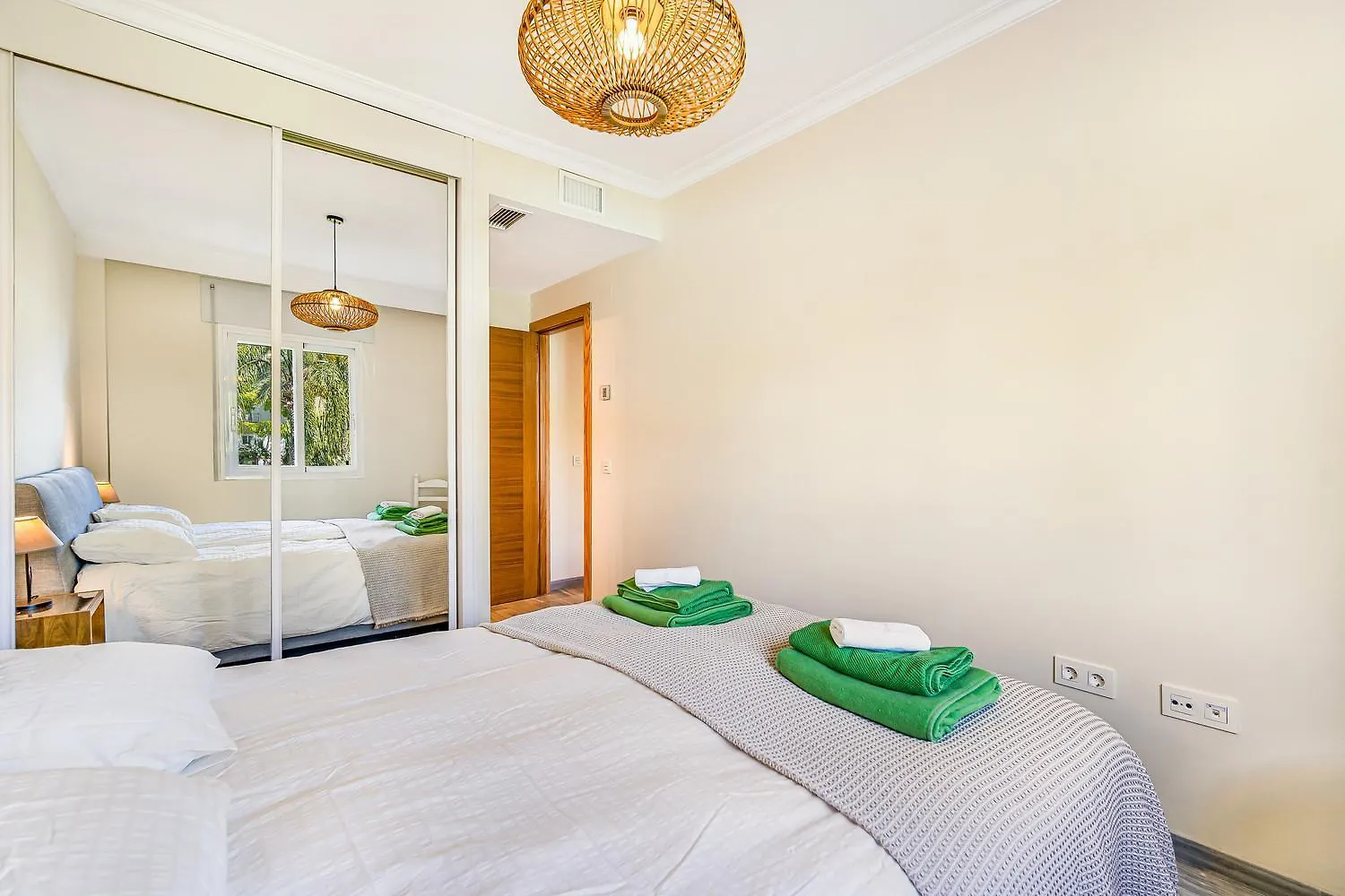 Hacienda De Los Nagueles - Golden Mile, Marbella Apartment