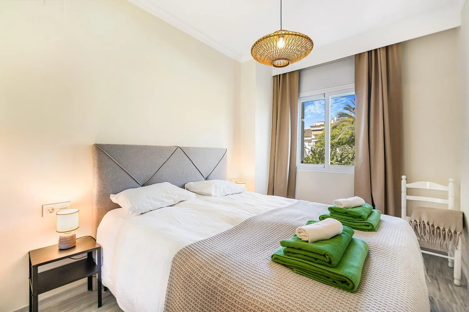 Hacienda De Los Nagueles - Golden Mile, Marbella Apartment