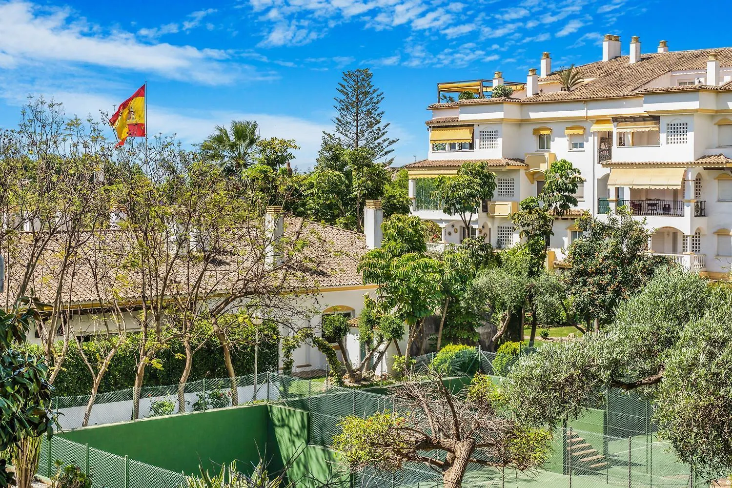 Hacienda De Los Nagueles - Golden Mile, Marbella Apartment