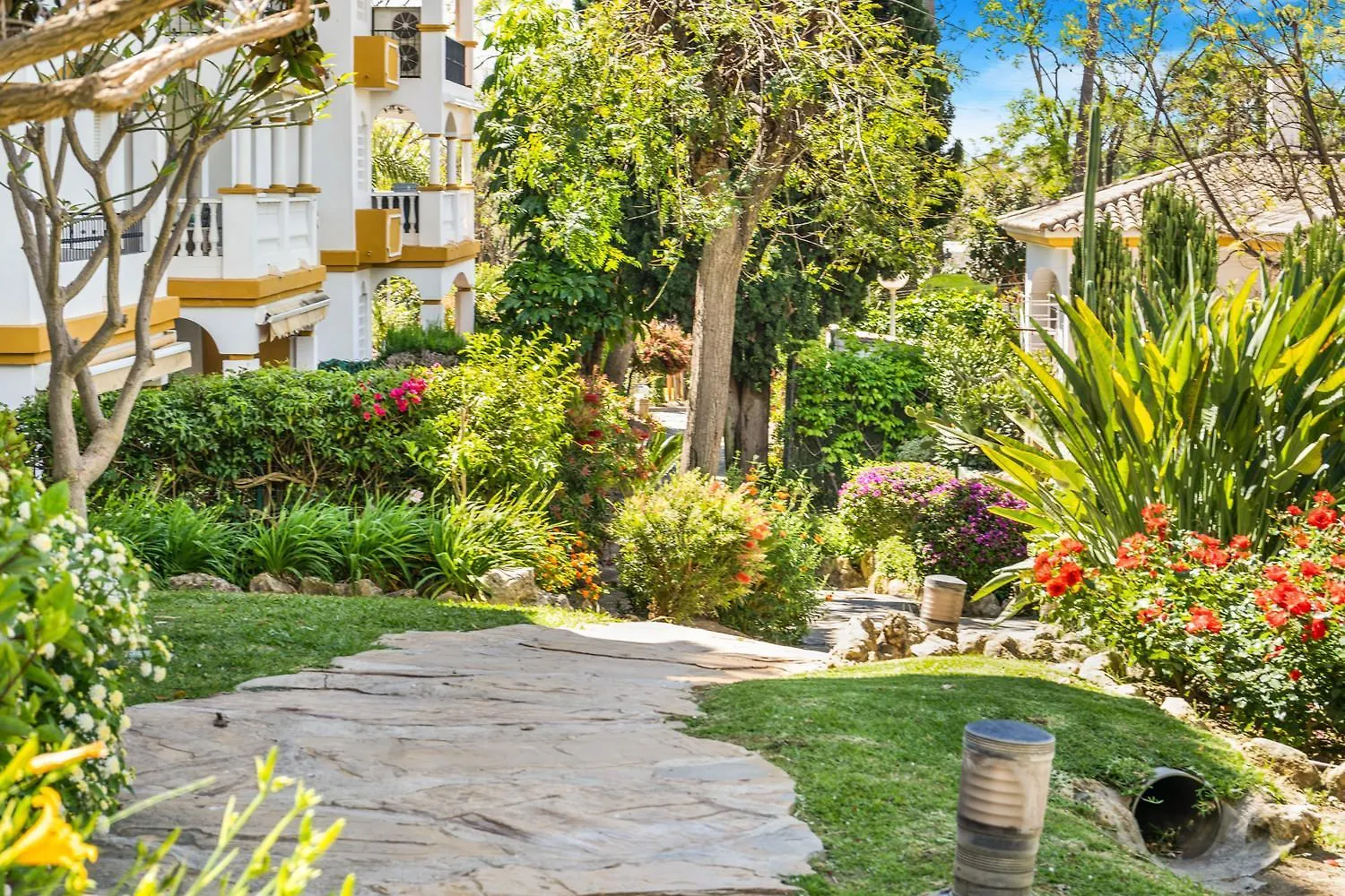 Hacienda De Los Nagueles - Golden Mile, Marbella Apartment